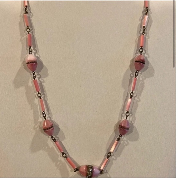 Pink Glass Art Deco Vintage Necklace.  Approximately 17 1/2 inches end to end. - Picture 4 of 6